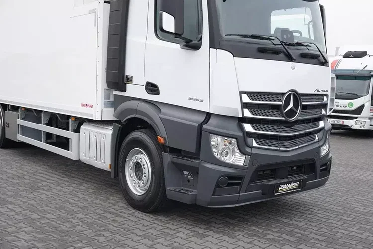 Mercedes ACTROS / 2553 / EURO 6 / CHŁODNIA + WINDA / 23 PALETY / OŚ SKRĘTNA zdjęcie 31