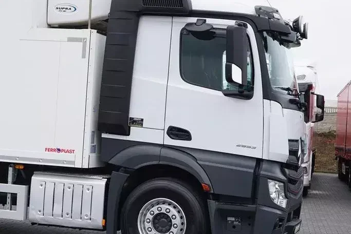 Mercedes ACTROS / 2553 / EURO 6 / CHŁODNIA + WINDA / 23 PALETY / OŚ SKRĘTNA zdjęcie 32