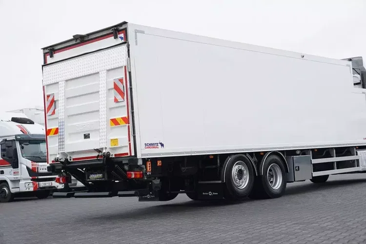 Mercedes ACTROS / 2553 / EURO 6 / CHŁODNIA + WINDA / 23 PALETY / OŚ SKRĘTNA zdjęcie 36