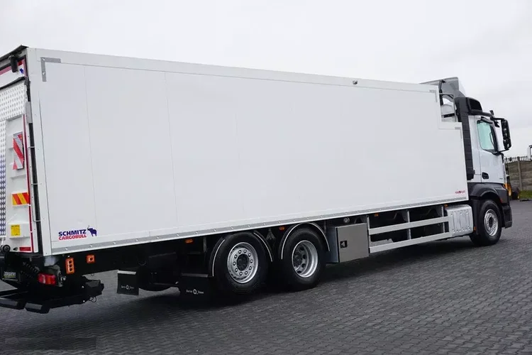 Mercedes ACTROS / 2553 / EURO 6 / CHŁODNIA + WINDA / 23 PALETY / OŚ SKRĘTNA zdjęcie 37