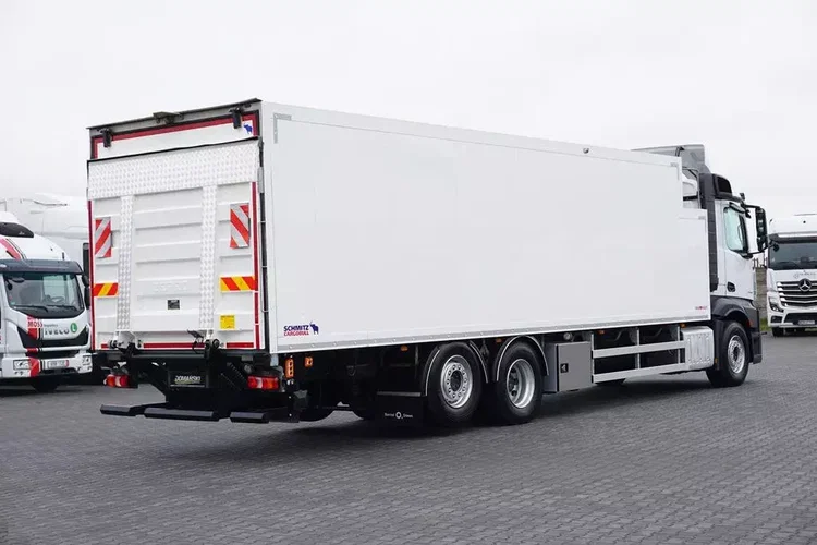 Mercedes ACTROS / 2553 / EURO 6 / CHŁODNIA + WINDA / 23 PALETY / OŚ SKRĘTNA zdjęcie 5