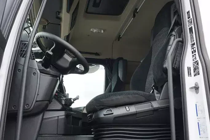 Mercedes ACTROS / 2553 / EURO 6 / CHŁODNIA + WINDA / 23 PALETY / OŚ SKRĘTNA zdjęcie 7