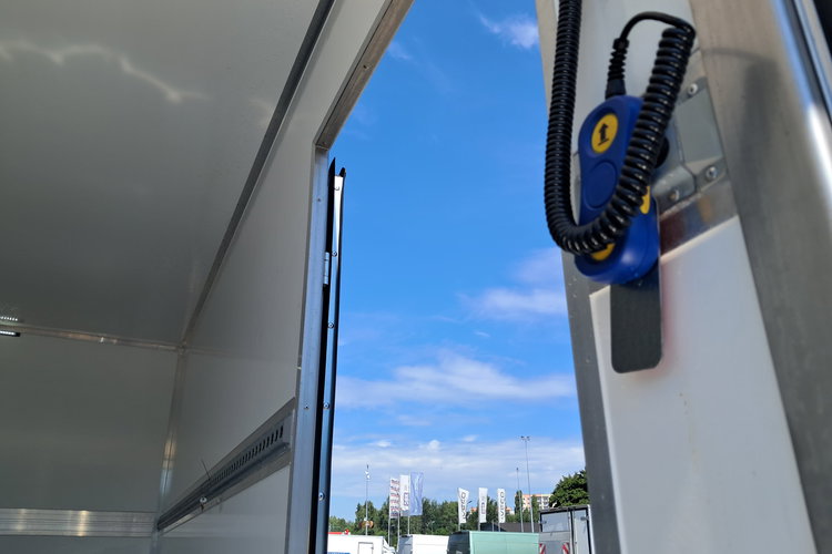 IVECO Daily 35S18HA8 zdjęcie 18