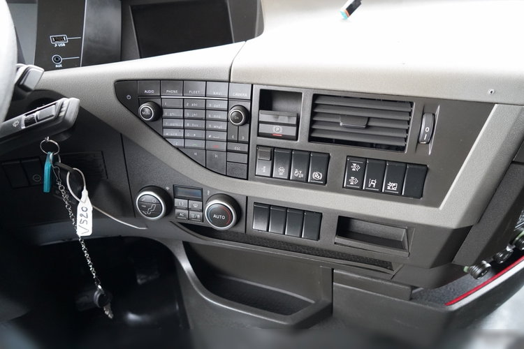 Volvo FH 500 / I-SHIFT / KLIMA POSTOJOWA / ALUFELGI / OPONY 100% / zdjęcie 29