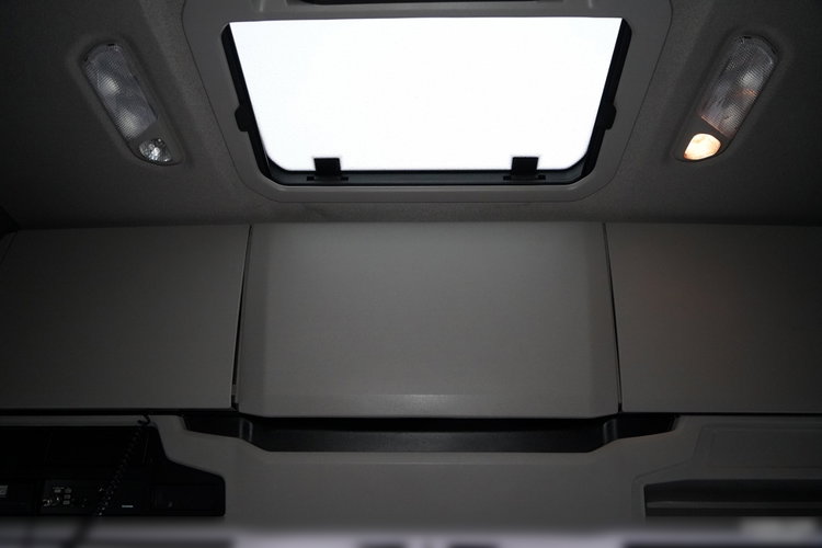 Scania R 450 / RETARDER / KLIMATYZACJA POSTOJOWA / OPONY 100% / PO ZŁOTYM KONTRAKCIE zdjęcie 32