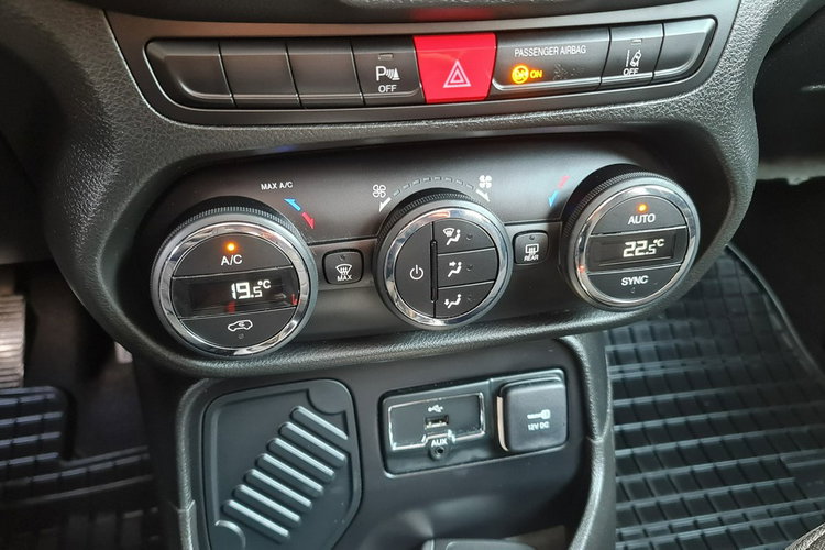 Jeep Renegade 1.4T 140KM # Navi # Panorama # KeyLess # Parktronic # Super Stan zdjęcie 24