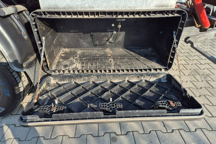 EuroCargo ML120 EEV Iveco Euro Cargo ML 120 / DOPEL KABINA 6 OSÓB / RUCHOMA PODŁOGA zdjęcie 17