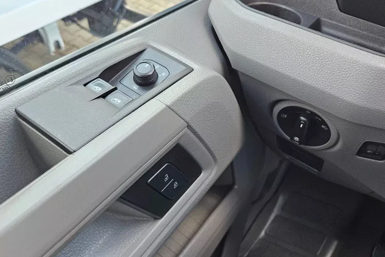Volkswagen Crafter L4H2 109900zł NETTO Brygadówka 6 osób 2.0TDi/140KM zdjęcie 19