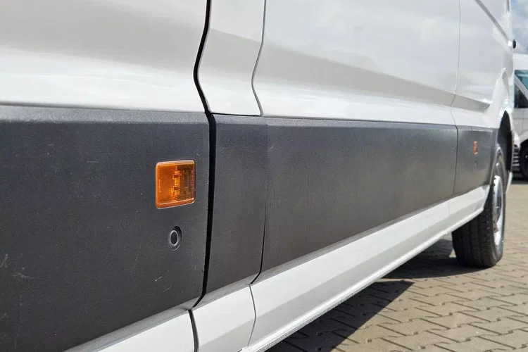 Volkswagen Crafter L4H2 94900zł NETTO Brygadówka 7 osób 2.0TDi/140KM zdjęcie 15