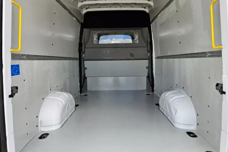 Volkswagen Crafter L4H2 94900zł NETTO Brygadówka 7 osób 2.0TDi/140KM zdjęcie 17