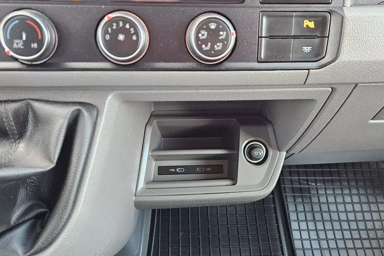 Volkswagen Crafter L4H2 94900zł NETTO Brygadówka 7 osób 2.0TDi/140KM zdjęcie 28