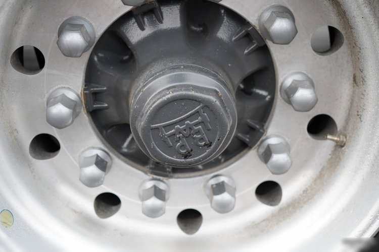 HEUSER WYWROTKA / 26 m3 / ALUMINIOWA / 4 500 KG / ALUFELGI / 2017 R zdjęcie 18