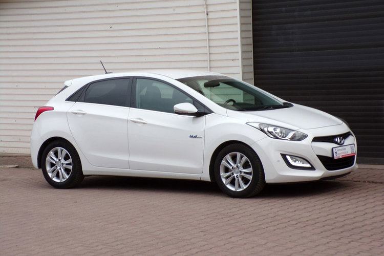 Hyundai i30 Kamera /Led /NAVI /Klimatronic /1.6 /135KM /2015 zdjęcie 3