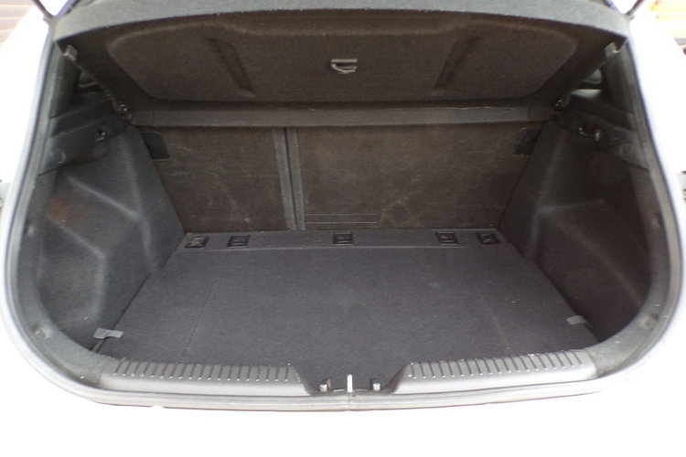 Hyundai i30 Kamera /Led /NAVI /Klimatronic /1.6 /135KM /2015 zdjęcie 30