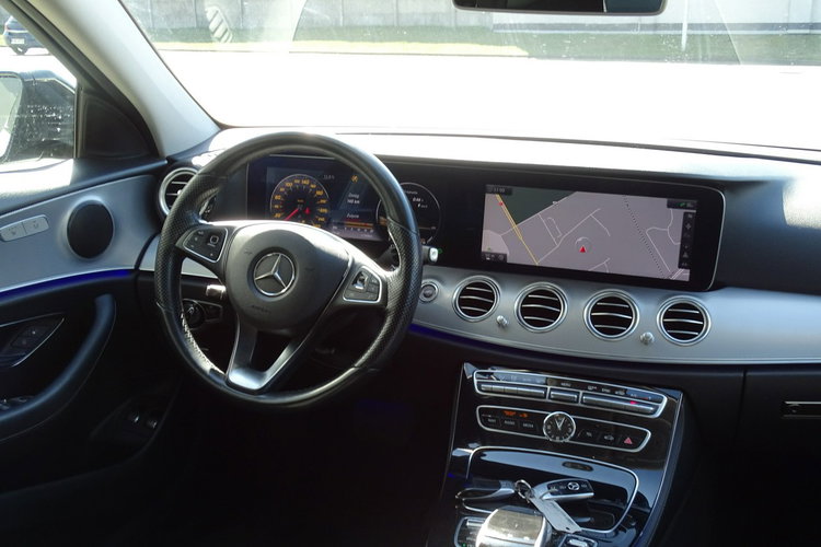 Mercedes E 220 zdjęcie 13