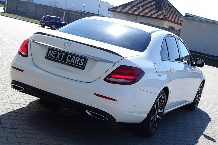 Mercedes E 220 zdjęcie 5