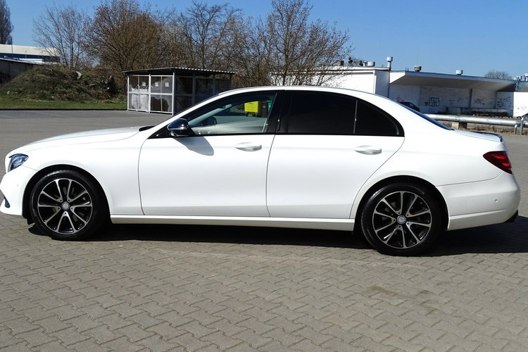 Mercedes E 220 zdjęcie 8