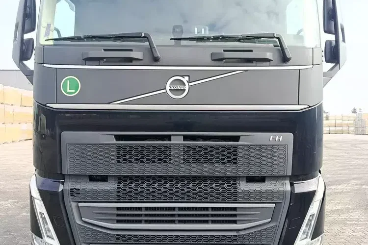 Volvo FH zdjęcie 2