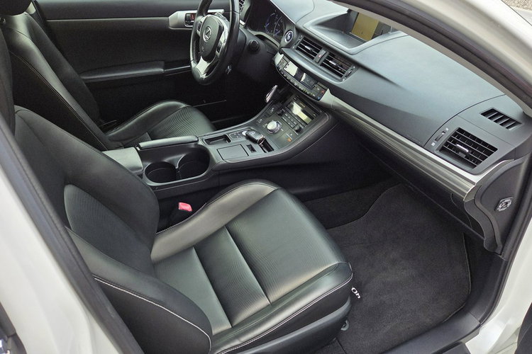 Lexus CT 1.8 HSD 136KM LIFT Kamera PDC LEDY Skóra Navi Super stan zdjęcie 15