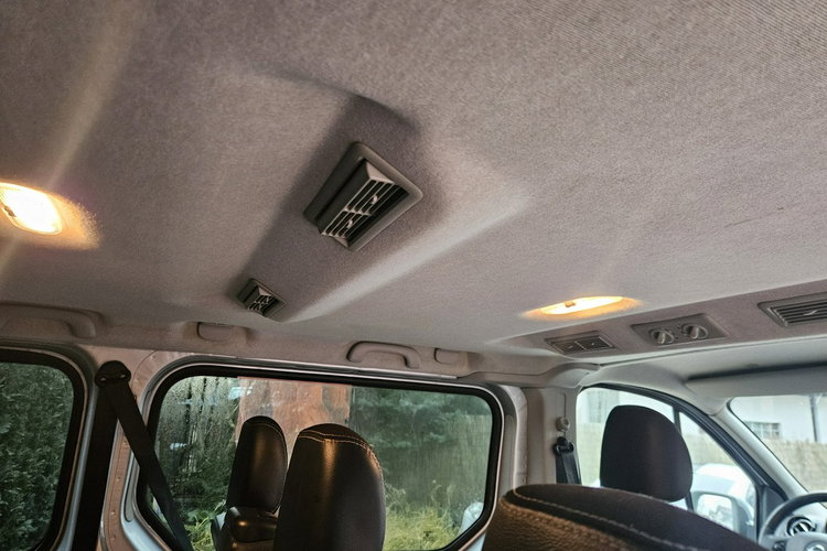 Opel Vivaro 1.6 CDTI140KM 8-osób Long Skrzydła Nawiewy Kamera Ładny Stan Serwis zdjęcie 14