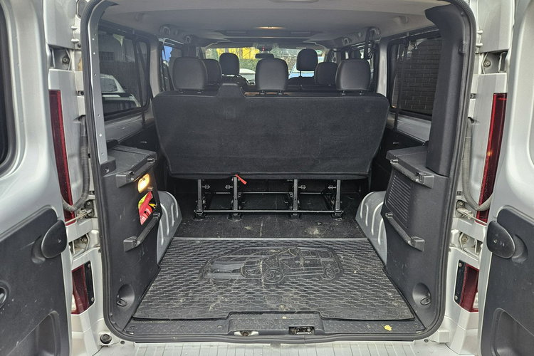 Opel Vivaro 1.6 CDTI140KM 8-osób Long Skrzydła Nawiewy Kamera Ładny Stan Serwis zdjęcie 7