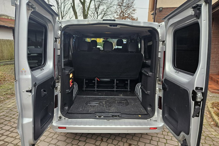 Opel Vivaro 1.6 CDTI140KM 8-osób Long Skrzydła Nawiewy Kamera Ładny Stan Serwis zdjęcie 9