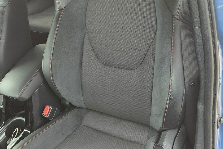 Toyota Corolla 2.0HSD 184KM Executive SalonPL Head Up Skóra Hand free FULL Serwis ASO zdjęcie 16