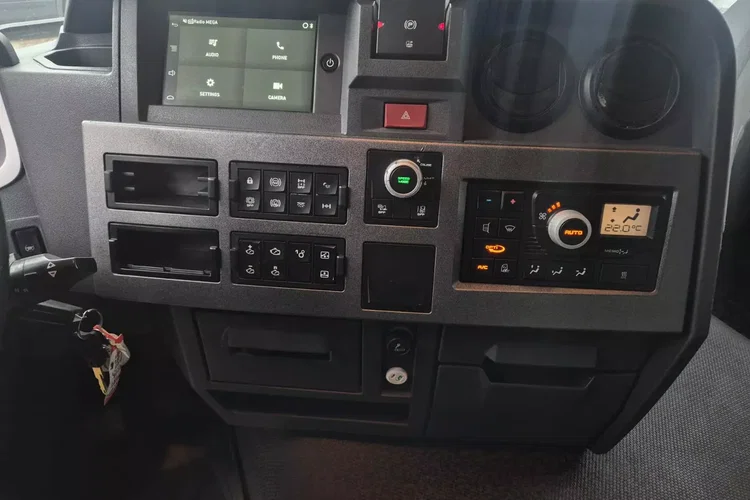 Renault T480 zdjęcie 23