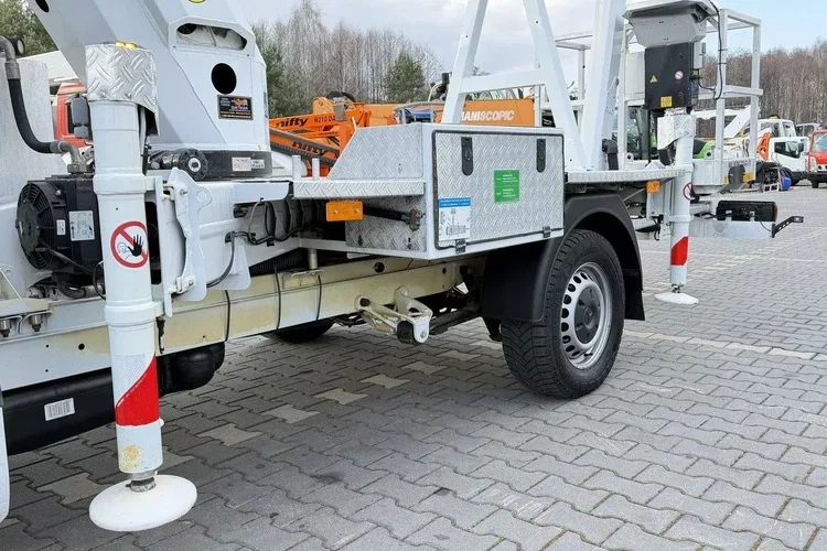 Mercedes Sprinter zdjęcie 8