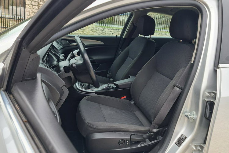 Opel Insignia 1.4T 140KM # LiftBack # Niski Przebieg # Bogate Wyposażenie # MegaStan zdjęcie 6