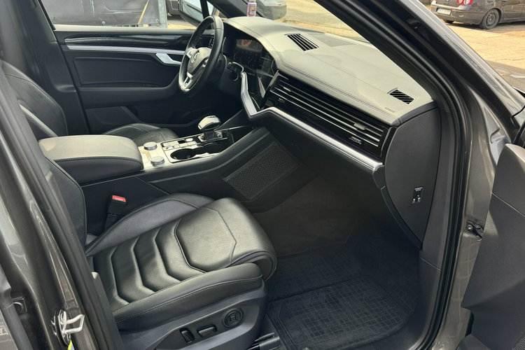 Volkswagen Touareg FV23% R Line 286KM 4x4 Salon PL Bezwypad Wentyle Panorama Radar Matrix zdjęcie 12