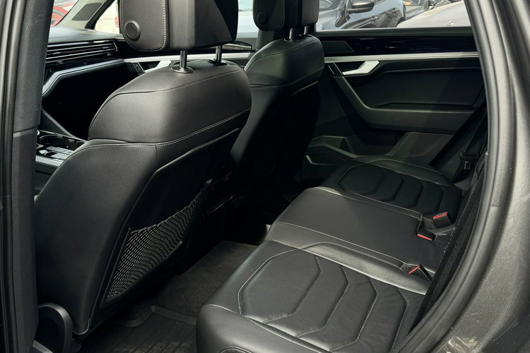 Volkswagen Touareg FV23% R Line 286KM 4x4 Salon PL Bezwypad Wentyle Panorama Radar Matrix zdjęcie 9