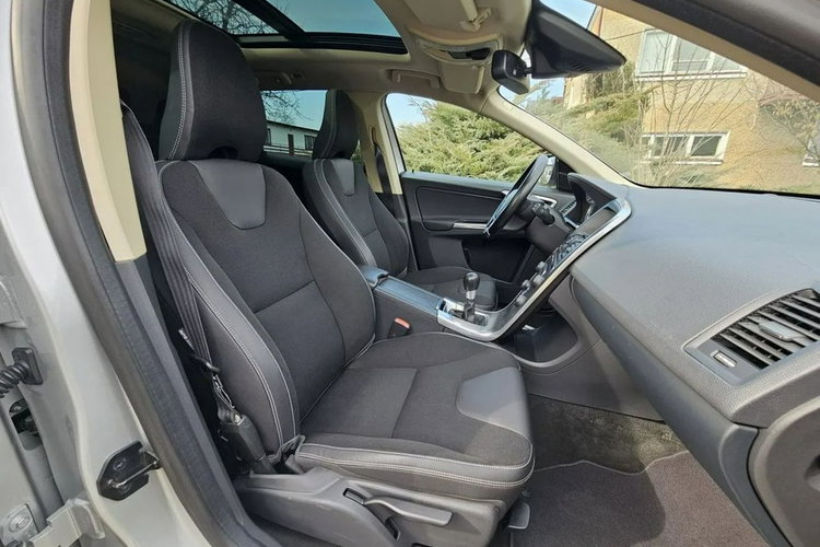 Volvo XC 60 Pełna Historia Serwisowa Ładne i Zadbane Rok GWARANCJI zdjęcie 13