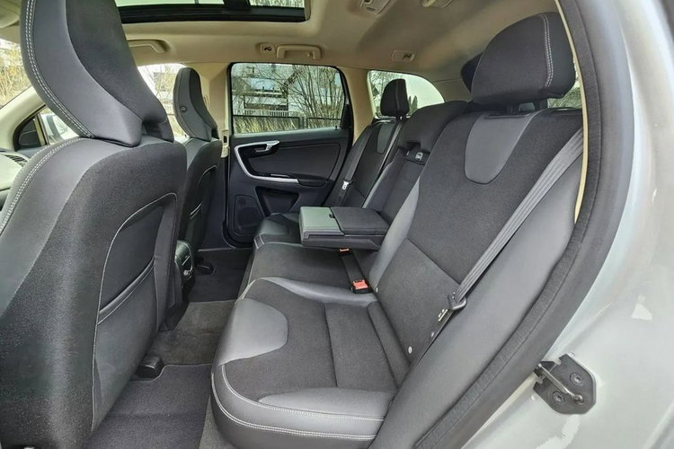 Volvo XC 60 Pełna Historia Serwisowa Ładne i Zadbane Rok GWARANCJI zdjęcie 14