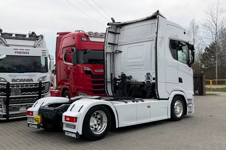 580S scania z Niemiec v8 mega low deck idealny stan 2021 pełna opcja bez egr zdjęcie 11
