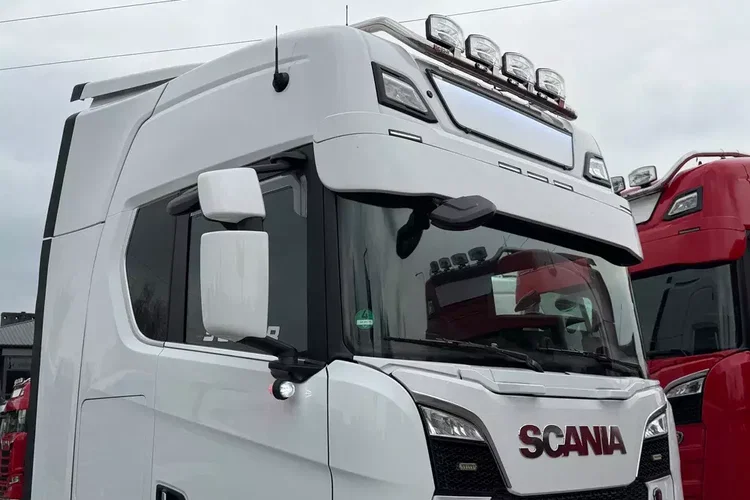 580S scania z Niemiec v8 mega low deck idealny stan 2021 pełna opcja bez egr zdjęcie 16