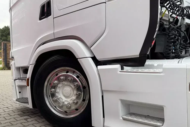 580S scania z Niemiec v8 mega low deck idealny stan 2021 pełna opcja bez egr zdjęcie 19