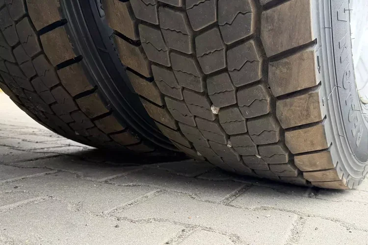 580S scania z Niemiec v8 mega low deck idealny stan 2021 pełna opcja bez egr zdjęcie 28