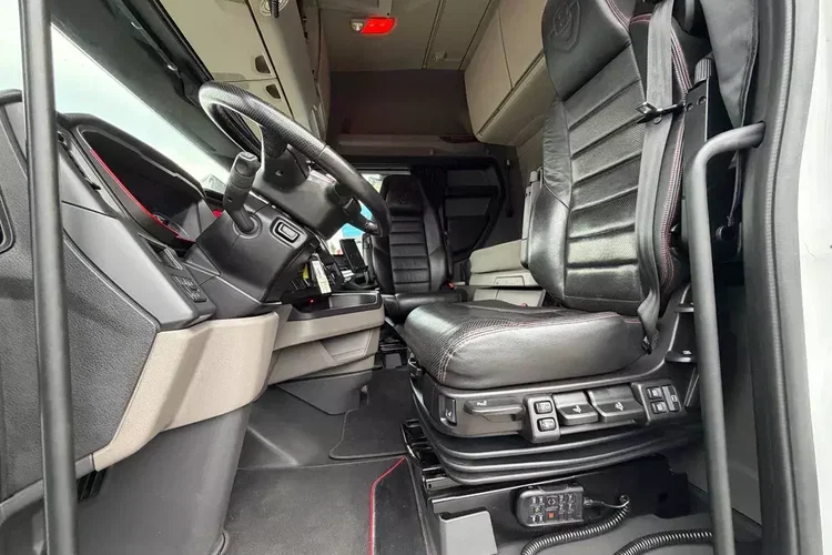 580S scania z Niemiec v8 mega low deck idealny stan 2021 pełna opcja bez egr zdjęcie 30
