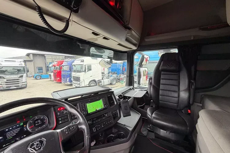 580S scania z Niemiec v8 mega low deck idealny stan 2021 pełna opcja bez egr zdjęcie 31