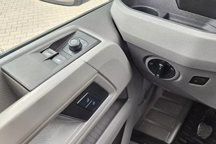 Volkswagen Crafter L4H2 92900zł NETTO Brygadówka 7 osób 2.0TDi/140KM zdjęcie 20