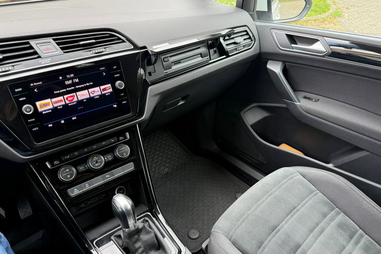 Volkswagen Touran 1.5 TSI R-line 7osób Faktura VAT 23% Bezwypadkowy zdjęcie 17