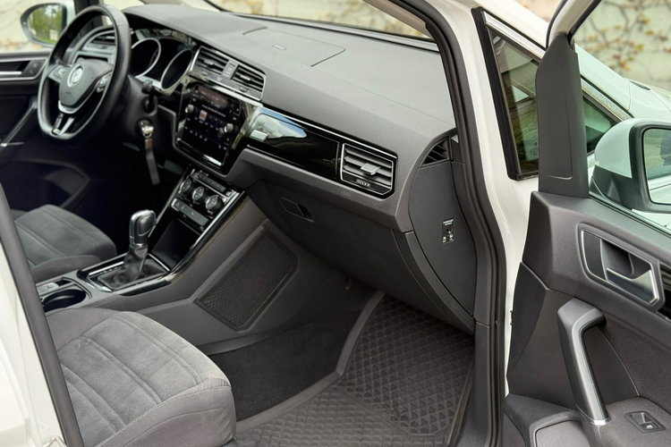 Volkswagen Touran 1.5 TSI R-line 7osób Faktura VAT 23% Bezwypadkowy zdjęcie 18
