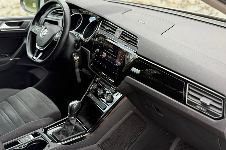 Volkswagen Touran 1.5 TSI R-line 7osób Faktura VAT 23% Bezwypadkowy zdjęcie 19