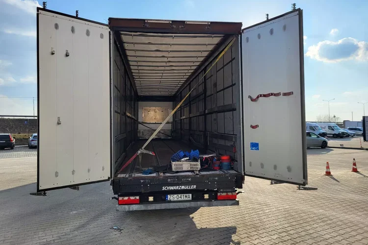 Schwarzmuller Joloda, osie SAF, koła 445/45 R19, 5 zdjęcie 11