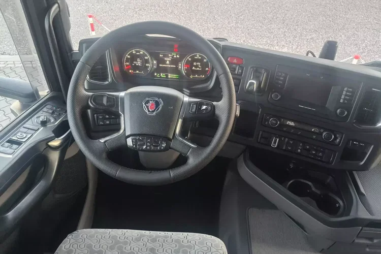 Scania R450 / EURO 6 BEZ EGR / RETARDER / STANDARD / AUTOMAT / zdjęcie 25
