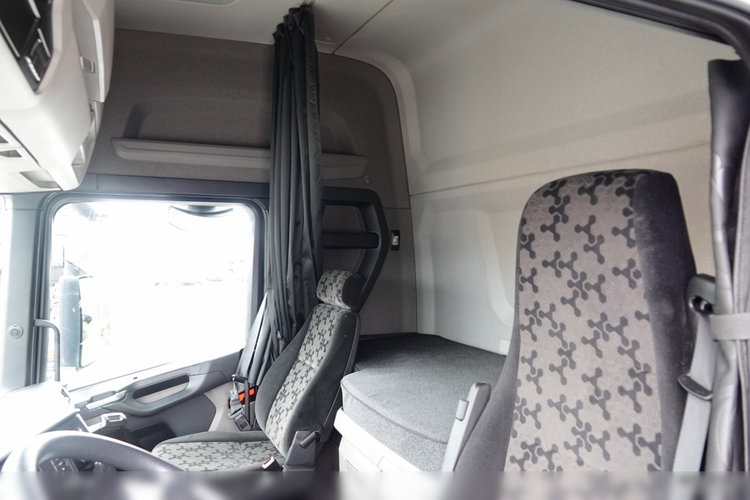 Scania R 450 /  RETARDER / PEŁNY ADR /  KLIMA POSTOJOWA / ALUFELGI /  zdjęcie 24