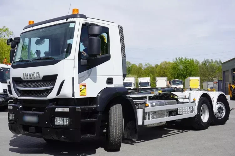 Iveco Stralis 360 6x2 / 50 tys. km / Hakowiec Marell AL20 S55 / oś skrętna zdjęcie 3