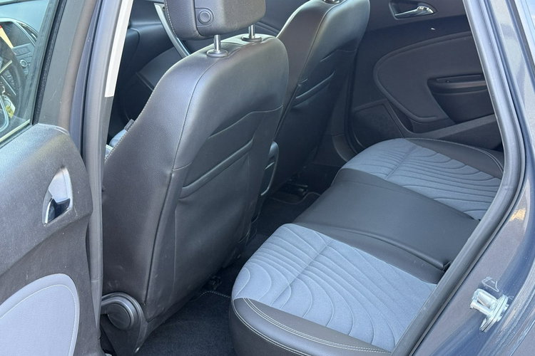 Opel Astra 1.6 Turbo 170 KM Xenon zdjęcie 11