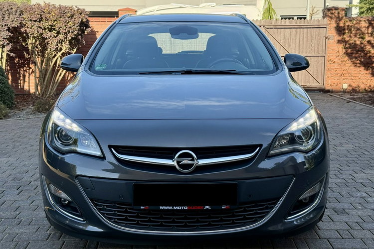 Opel Astra 1.6 Turbo 170 KM Xenon zdjęcie 12